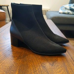 Everlane Womens black knit boots